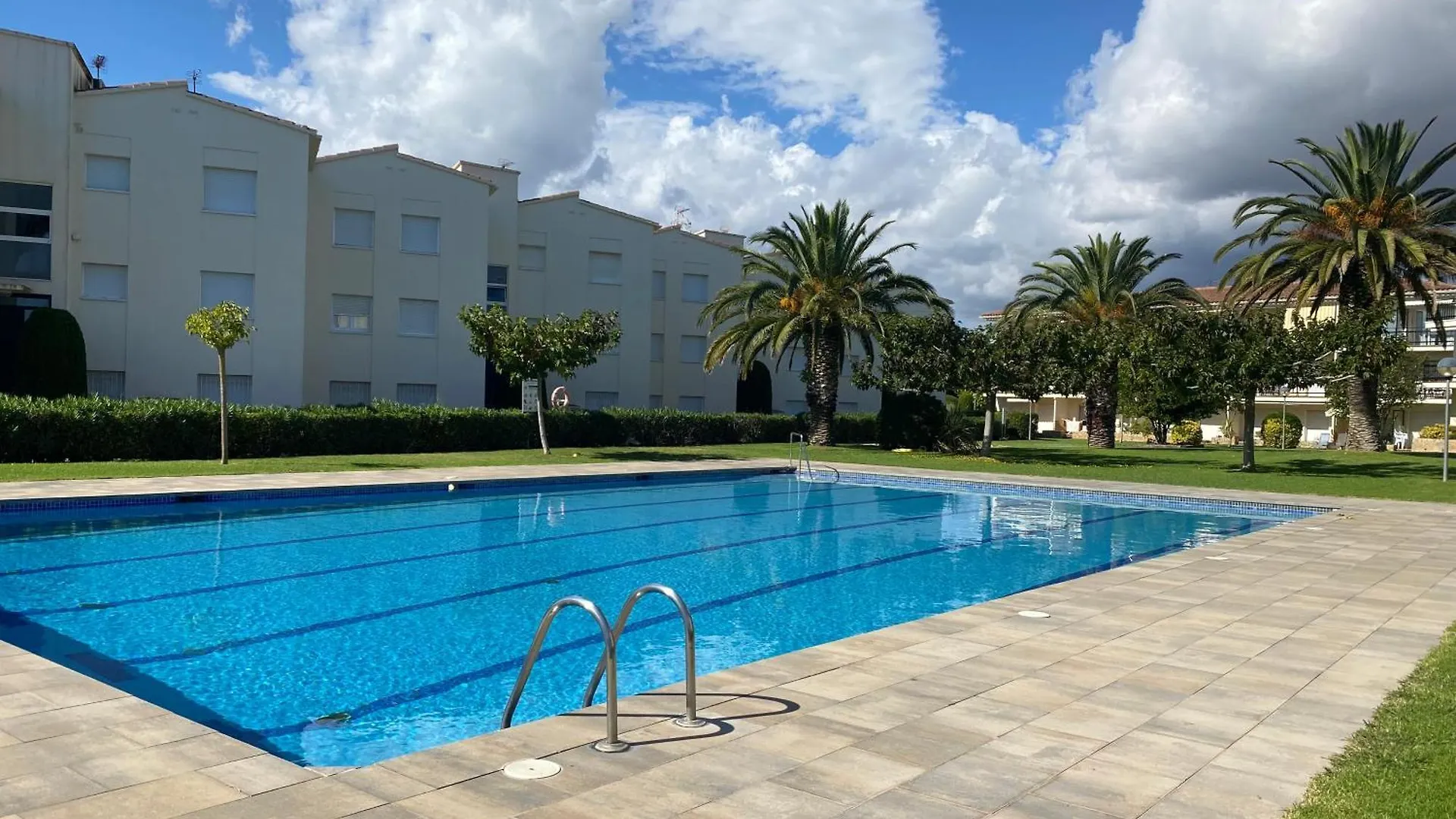 Apartament Amb Piscina I Aparcament - Baixos Amb Jardinet Calella De Palafrugell Spain
