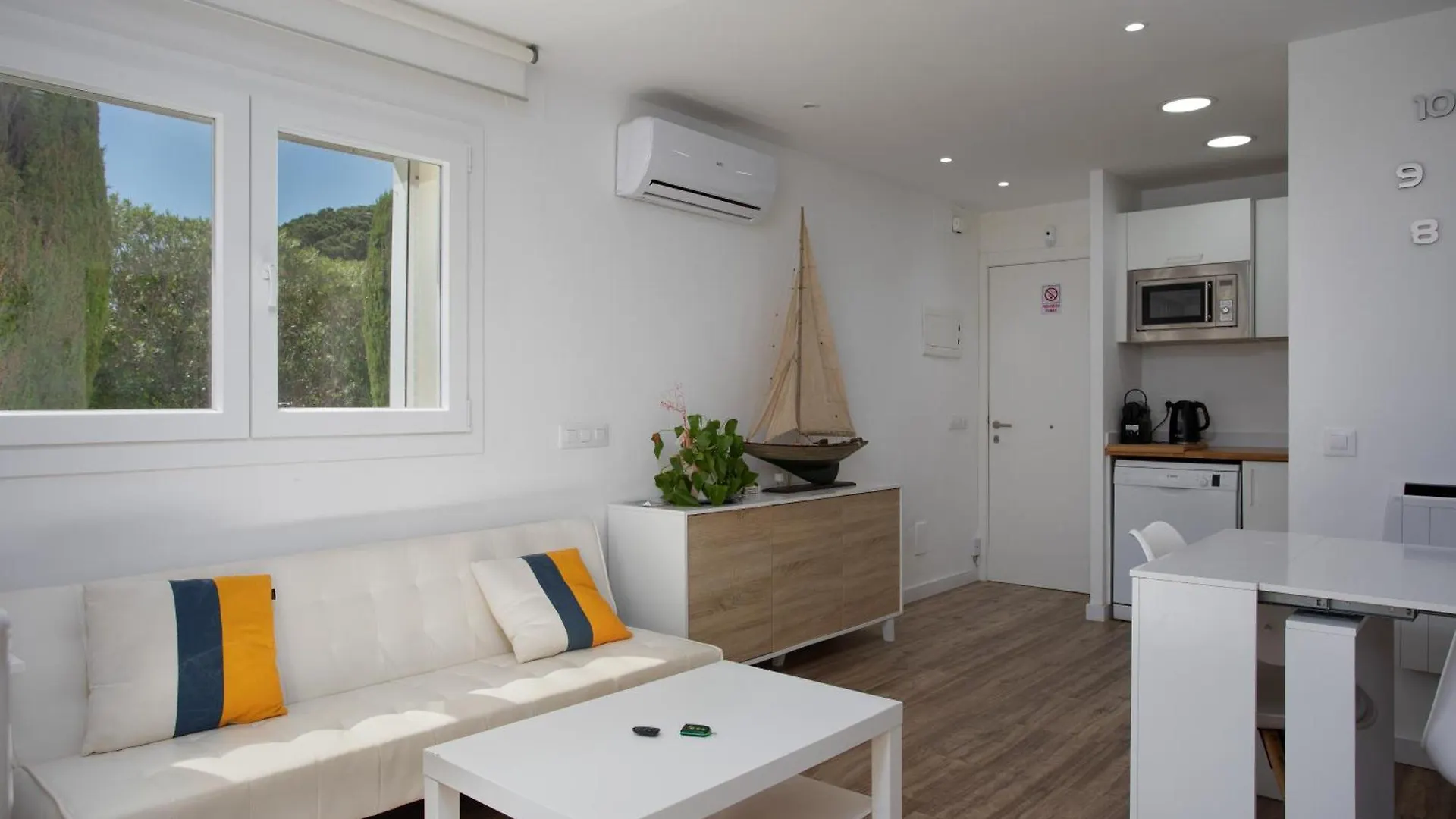 Apartament Amb Piscina I Aparcament - Baixos Amb Jardinet Calella De Palafrugell 0*,