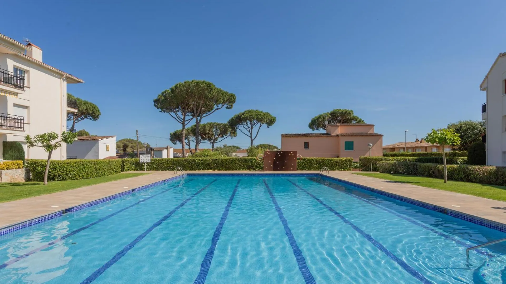 Apartament Amb Piscina I Aparcament - Baixos Amb Jardinet Calella De Palafrugell Spain